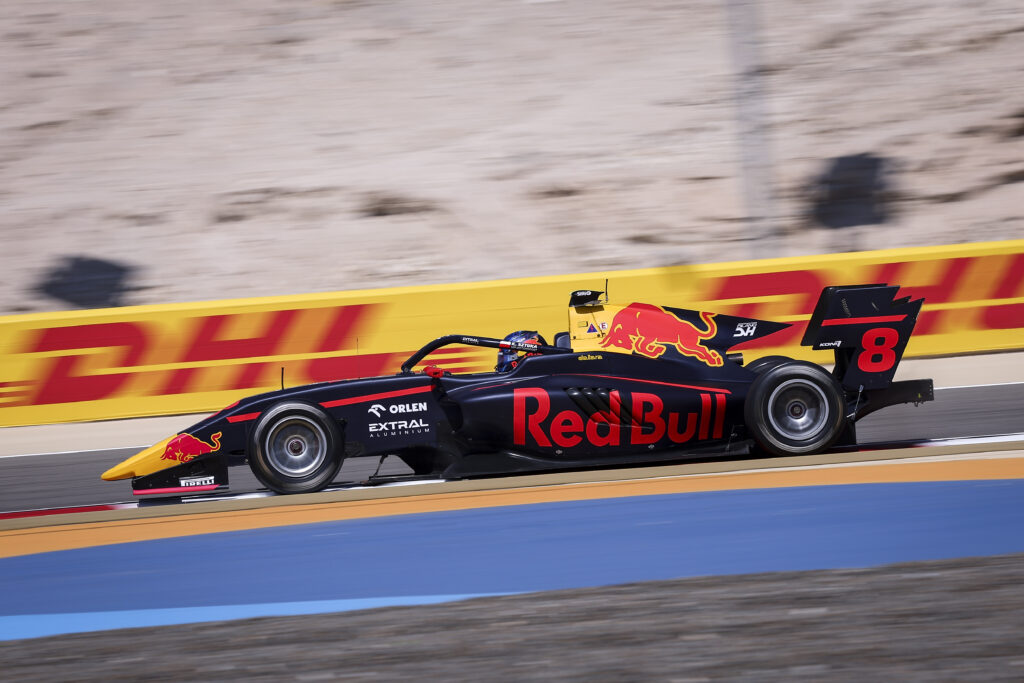 Kacper Sztuka podczas pierwszej rundy FIA Formula 3 w Bahrajnie